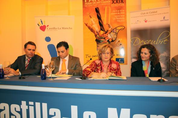 Herrero firma convenio con la Asociación de Turismo Activo y Ecoturismo de Castilla-La Mancha Herrero firma convenio con la Asociación de Turismo Activo y Ecoturismo de Castilla-La Mancha