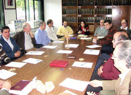Parras presidió una reunión con profesionales del sector del pistacho.