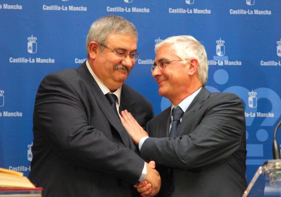 Barreda felicita a José Valverde tras su toma de posesión como delegado de la Junta en Ciudad Real.