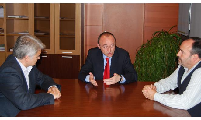 Lamata durante la reunión con José Luis Gil y Carlos Pedrosa