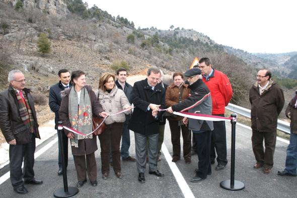 El consejero de Ordenación del Territorio y Vivienda, Julián Sánchez Pingarrón, ha inaugurado hoy en la Serranía de Cuenca la carretera del Puerto del Cub