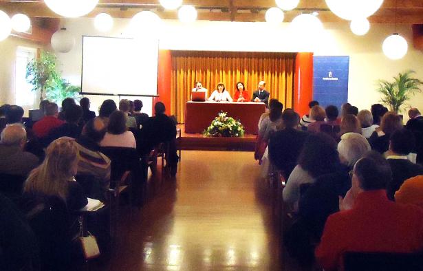 Angeles García, mantiene un encuentro en Guadalajara con docentes de esta provincia.