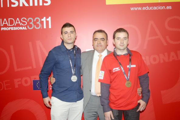 Castellanos, con Francisco Navarro y Luis Miguel Jiménez, del Centro Integrado de FP Aguas Nuevas