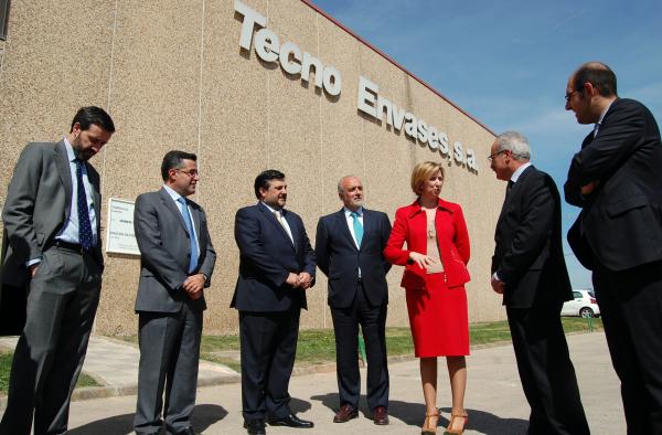 Araújo durante su visita a la empresa Tecno Envases