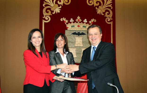 Sánchez Pingarrón con Beatriz Corredor y Carmen Oliver