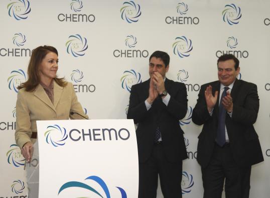 Cospedal visita los laboratorios farmacéuticos del Grupo Chemo