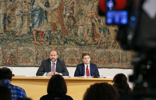 El vicepresidente, José Luis Martínez Guijarro, y el portavoz, Nacho Hernando, informan sobre los acuerdos del Consejo de Gobierno