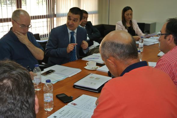El consejero de Agricultura, Medio Ambiente y Desarrollo Rural, Francisco Martínez Arroyo, ha presidido la reunión de la fundación Tierra de Viñedos