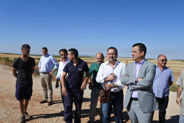 El Gobierno regional apoya a los agricultores que “llevan años apostando por regadíos eficientes” e impulsa su unión en defensa del acceso al agua