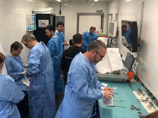 Traumatólogos del Complejo Hospitalario Universitario de Albacete actualizan su formación en técnicas quirúrgicas mínimamente invasivas