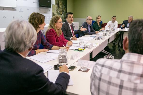 El consejero de Agricultura, Agua y Desarrollo Rural, Francisco Martínez Arroyo, preside la reunión del Consejo Asesor Agrario de la región