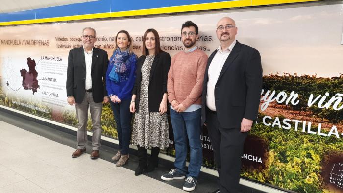 El Gobierno de Castilla-La Mancha promociona las Rutas del Vino regionales en la Puerta del Sol de Madrid, en las instalaciones de Metro