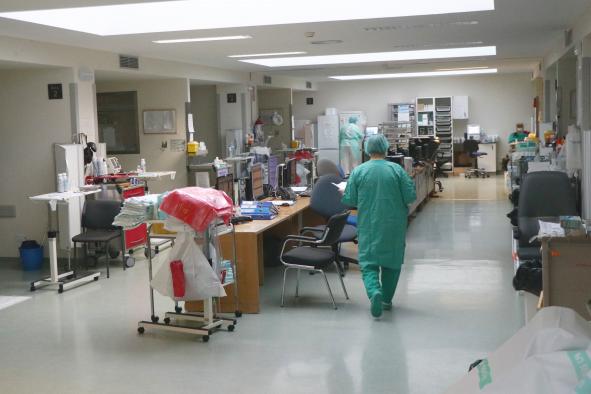 La reducción del número de pacientes con necesidad de cuidados críticos permite al Hospital General de Ciudad Real concentrar toda la asistencia en la UCI habitual