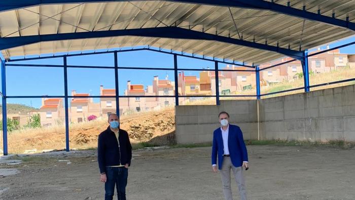El Gobierno regional ha destinado más de 800.000 euros para fomentar la industria e incrementar y mejorar infraestructuras en La Nava de Ricomalillo