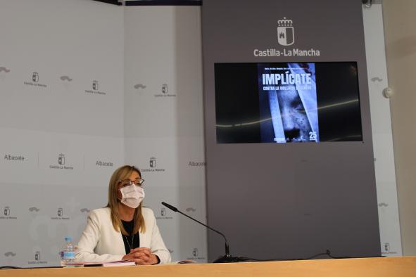 La delegada provincial de Igualdad, Lola Serrano en la rueda de prensa del 25N