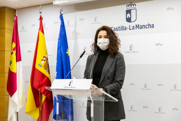 La viceconsejera de Empleo, Diálogo Social y Bienestar Laboral, Nuria Chust, comparece en rueda de prensa para analizar los datos del paro 