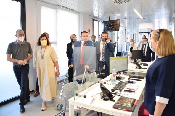 La consejera de Economía, Empresas y Empleo, Patricia Franco, visita la nueva Oficina Emplea de La Roda