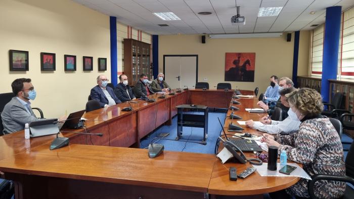 El Gobierno regional reúne por segunda vez a la Mesa del Corcho para impulsar la colaboración de actores vinculados al sector