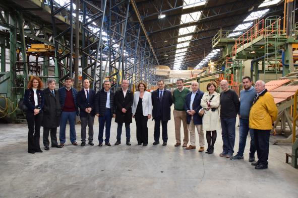 La consejera de Economía, Empresas y Empleo, Patricia Franco, visita la empresa Cerámicas Mazarrón en Numancia de la Sagra.