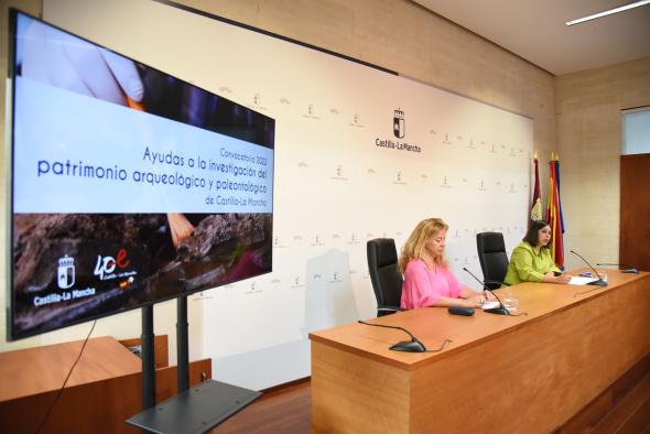 La viceconsejera de Cultura y Deportes, Ana Muñoz, informa, en rueda de prensa, de las ayudas para la realización de proyectos de investigación del patrimonio arqueológico y paleontológico de Castilla-La Mancha.