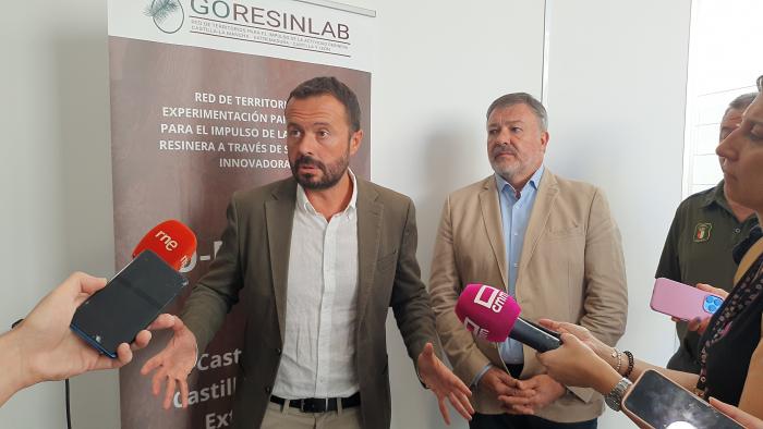 El Gobierno regional potencia el sector de la resina financiando estudios y ensayos que permiten un aprovechamiento sostenible de este recurso de múltiples usos 