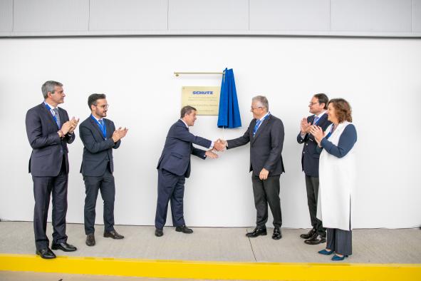 Inauguración de la planta de fabricación de depósitos de polietileno de Schütz (Economía)