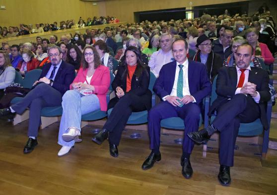 El Gobierno regional reivindica el disfrute del ocio y la cultura de las personas mayores en el concierto de Mocedades en Guadalajara 
