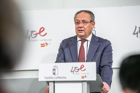 El consejero de Hacienda y Administraciones Públicas, Juan Alfonso Ruiz Molina, comparece en rueda de prensa, en el Palacio de Fuensalida, para informar sobre los acuerdos del Consejo de Gobierno (Oferta Empleo Público)