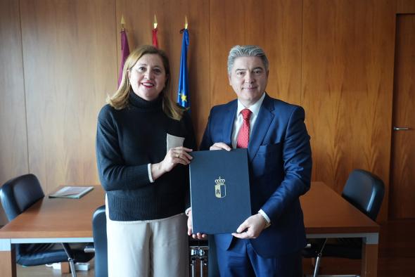 Gobierno regional y Colegio de Mediadores de Seguros de Toledo firman un convenio para que alumnado de FP pueda formarse en empresas del sector