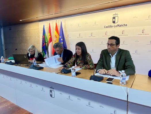 El Ejecutivo autonómico aborda en el Consejo Regional Gitano los avances en inclusión social, igualdad y participación de la población Romaní de Castilla-La Mancha