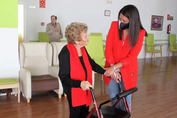 La consejera de Bienestar Social visita la residencia ‘Virgen de la Encarnación’, en Carrión de Calatrava (Ciudad Real)