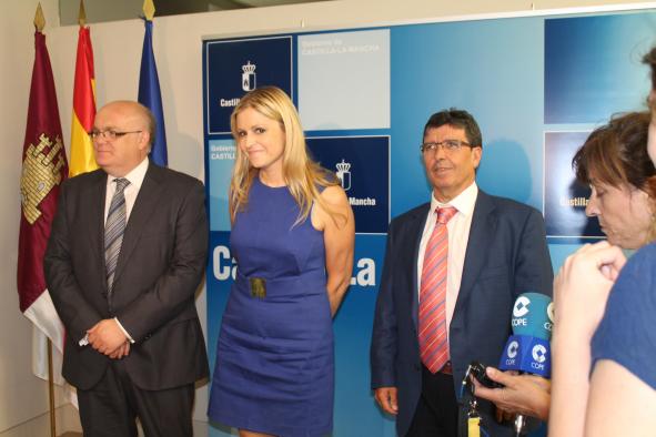Reunión de la consejera de Fomento con la Junta Central de Regantes de La Mancha Oriental