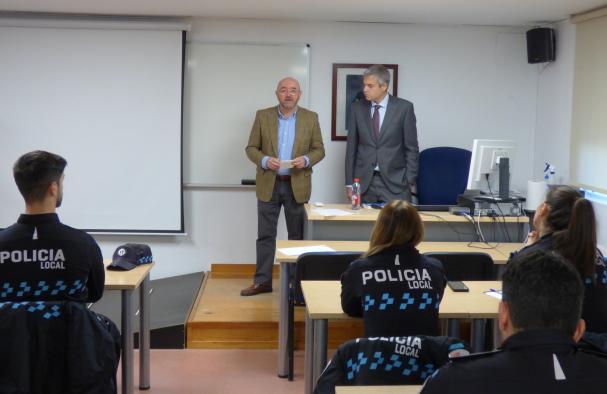 Integrantes de cuerpos de Policía Local de la región se forman en intervención policial en violencia de género