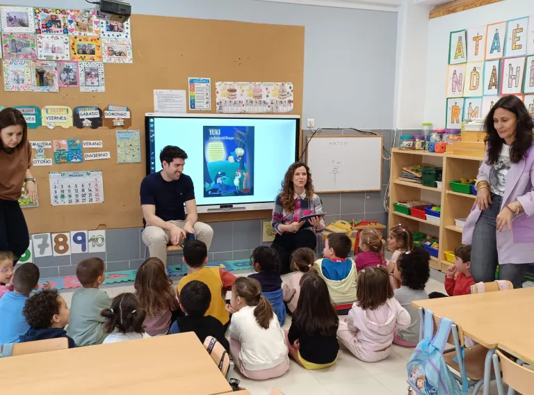 Nazareth Rodrigo visita el CEIP Gregorio Marañón