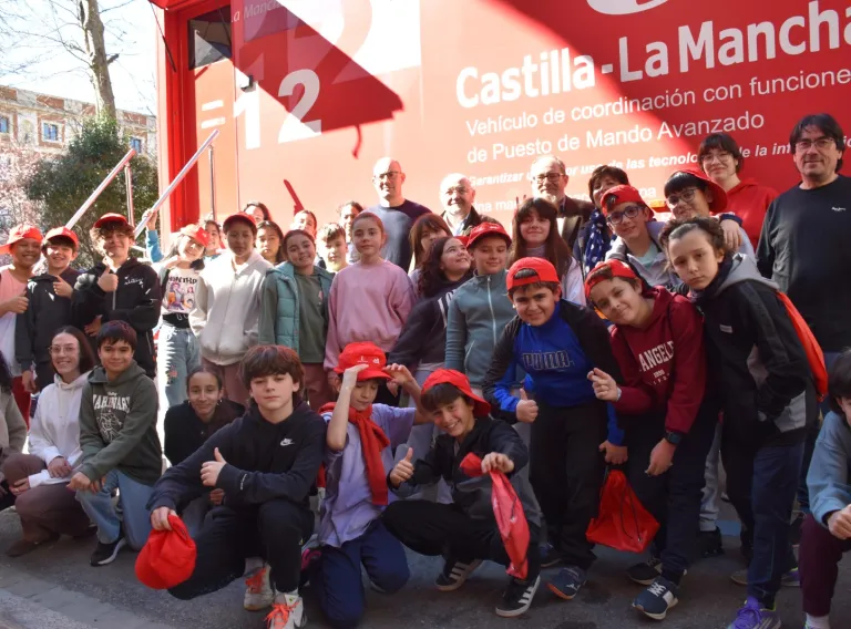 El Colegio Público de Educación Infantil y Primaria (CEIP) ‘Ramón y Cajal’ de Cuenca ha recibido esta mañana la visita del Servicio de Atención y Coordinación de Urgencias y Emergencias 1-1-2 de Castilla-La Mancha