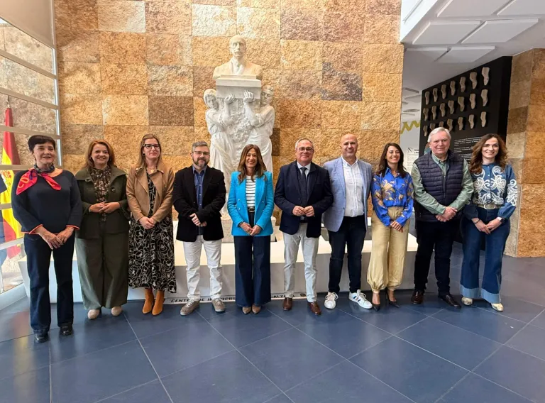 Castilla-La Mancha incrementa un 50% la financiación de los proyectos de párkinson y refuerza la atención con más plazas, inversión y servicios