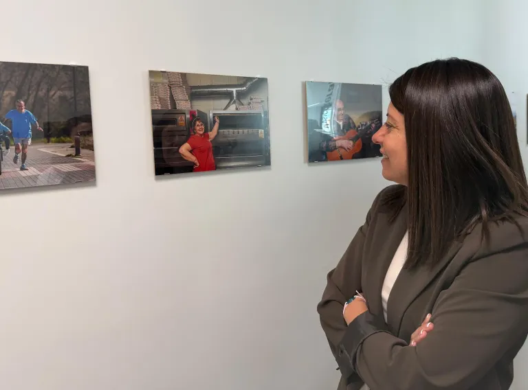 La consejera de Bienestar Social, Bárbara García Torijano, ha visitado el centro CIRENC de La Roda