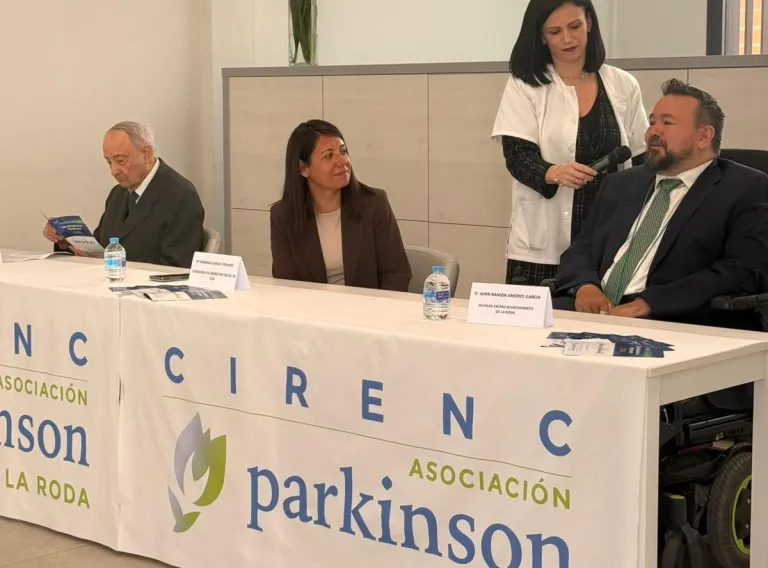 La consejera de Bienestar Social, Bárbara García Torijano, ha visitado el centro CIRENC de La Roda