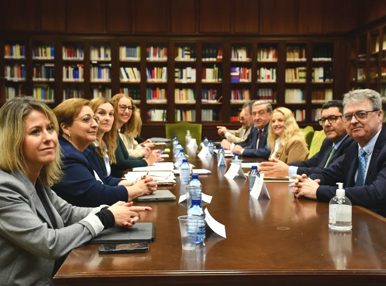 El Gobierno regional refuerza la coordinación institucional con la creación de la Comisión de Seguimiento del Acuerdo frente a la violencia de Género