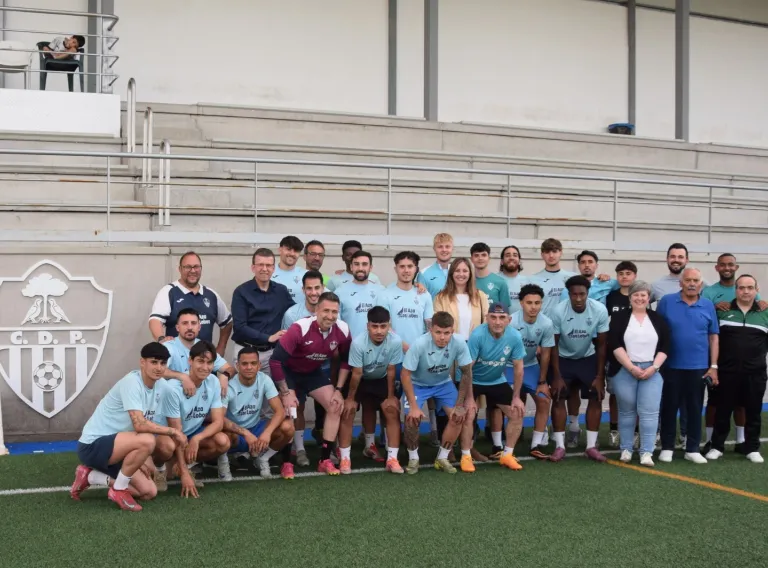 Visita del delegado provincial de Educación, Cultura y Deporte, Gustavo Martínez, al CD Pedroñeras.