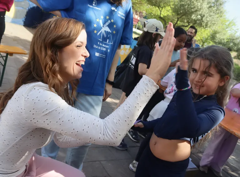 La directora general de Asuntos Europeos, Nazareth Rodrigo, en las actividades del Día de Europa en Cabanillas del Campo