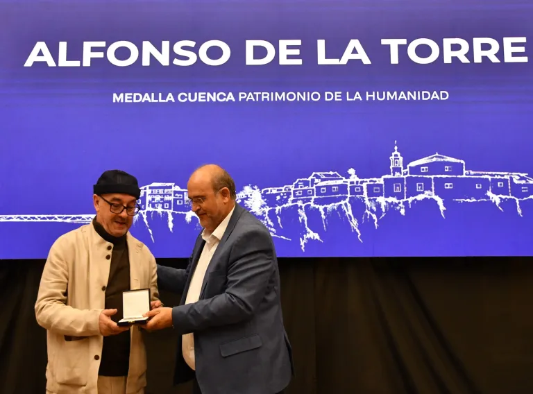 El vicepresidente primero del Gobierno regional, José Luis Martínez Guijarro, ha señalado hoy que el Ejecutivo autonómico pedirá el apoyo y colaboración al resto de administraciones y a las entidades relacionadas con el mundo de la cultura en la ciudad para conformar un grupo de trabajo que diseñe el futuro Museo de Bellas Artes de Cuenca.