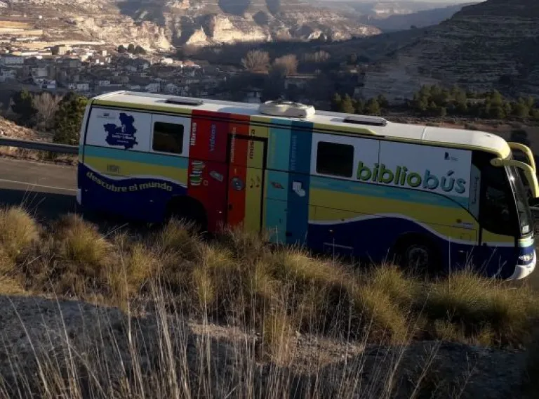 Bibliobús en carretera
