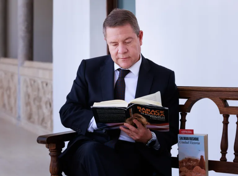 Artículo del presidente Emiliano García-Page: Un libro no es un contacto, es un trato