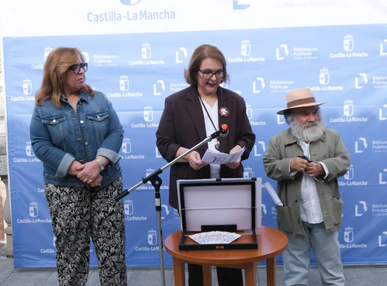 Carmen Terea Olmedo en la lectura del manifiesto con motivo del Día del Libro