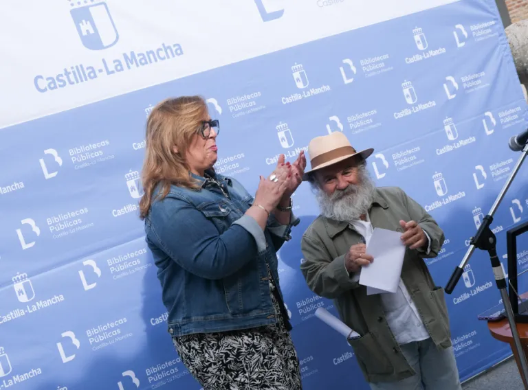 Carmen Terea Olmedo en la lectura del manifiesto con motivo del Día del Libro