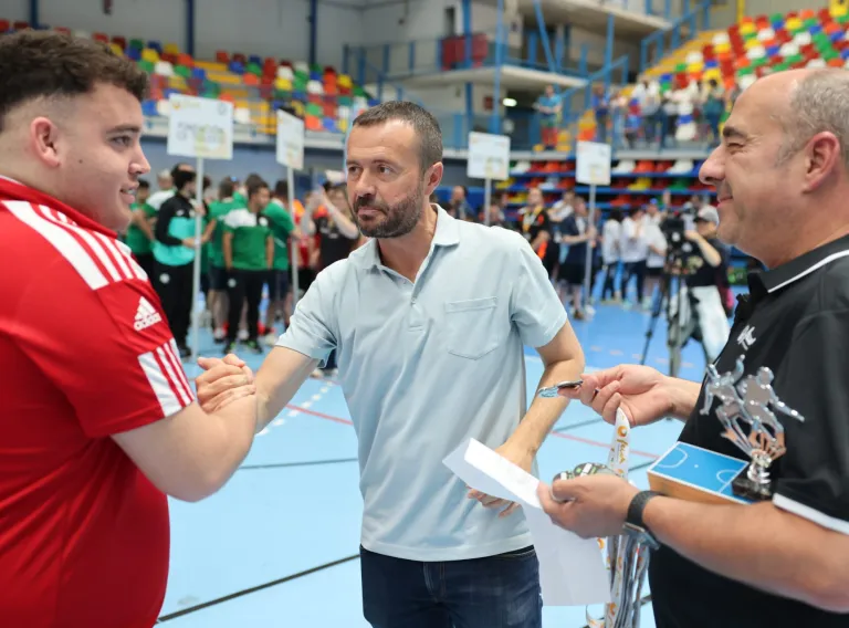 José Luis Escudero en la clausura del Campeonato Regional de Fútbol Sala de FECAM