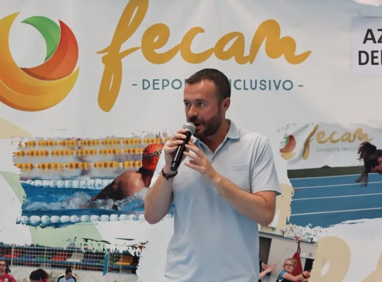 José Luis Escudero en la clausura del Campeonato Regional de Fútbol Sala de FECAM