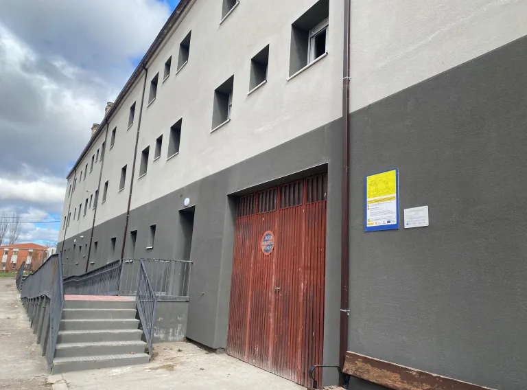 Castilla-La Mancha es la Comunidad Autónoma que lidera la gestión del Programa PREE 5000, destinado a municipios de menos de 5.000 habitantes, con casi 60 millones invertidos, lo que ha supuesto la rehabilitación de 1.009 viviendas y 3.450 personas beneficiadas.