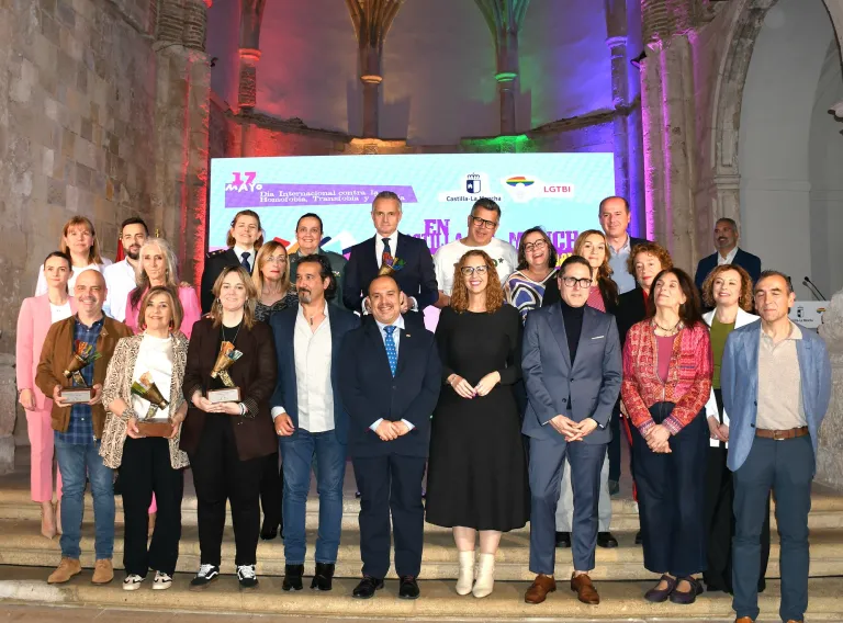 La consejera de Igualdad, Sara Simón, ha presidido, en la Iglesia de San Miguel de Brihuega, el acto institucional con el que el Gobierno de Castilla-La Mancha conmemora el Día Internacional contra la LGTBIfobia